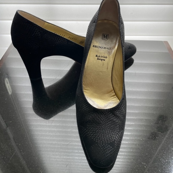 Bruno Magli Vtg Textured Black Pump Size 7.5 - Picture 11 of 13